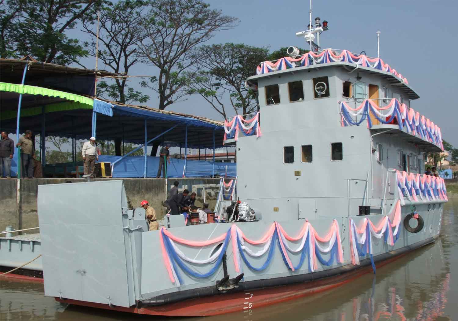 LANDING CRAFT VEHICLE PERSONNEL